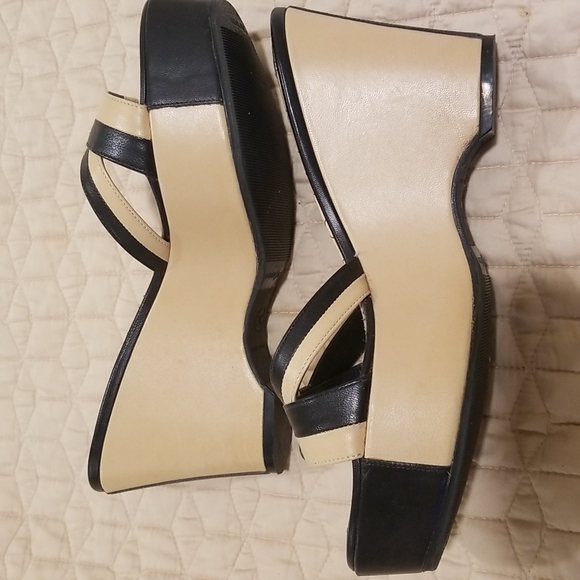 CHANEL SHOES - Picture 4 of 9